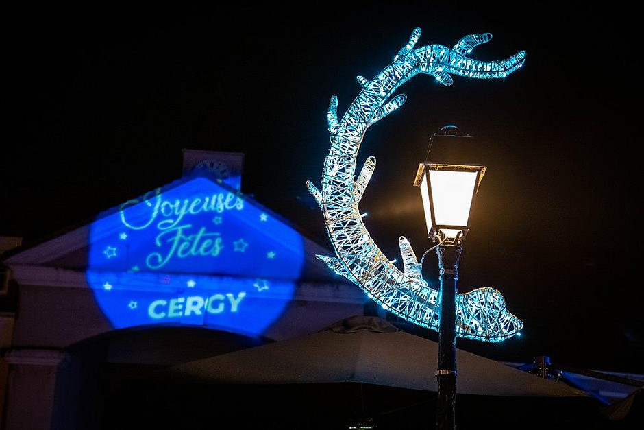 Illuminations de Noël le 7 décembre, à Cergy Port - voir en plus grand : (fenêtre modale)