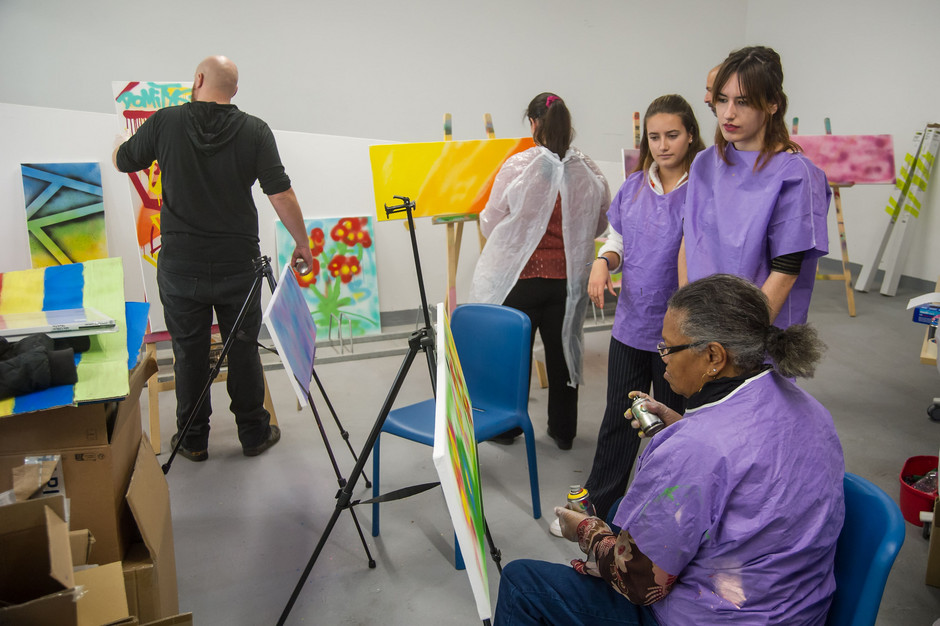 Atelier d'initiation au graffiti pour les seniors à la résidence Domitys, 17 novembre - voir en plus grand : (fenêtre modale)