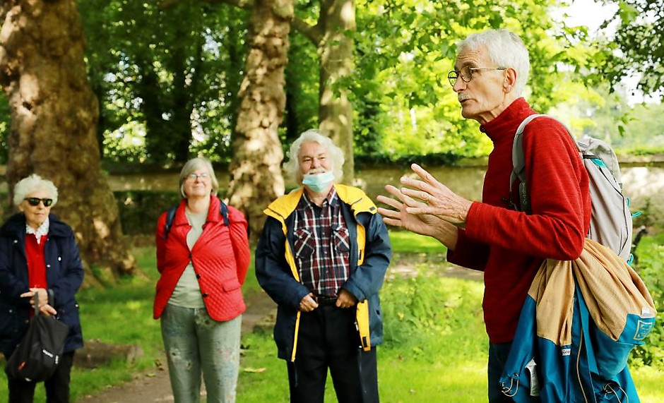 Balade poétique des seniors le long de la coulée verte, le 7 juillet - voir en plus grand : (fenêtre modale)