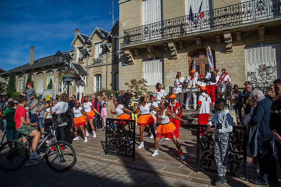 Charivari au Village - voir en plus grand : (fenêtre modale)