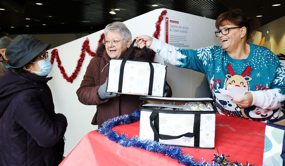 Distribution des colis de Noël aux seniors Bastide, Touleuses et HDV, 12 décembre - voir en plus grand : (fenêtre modale)