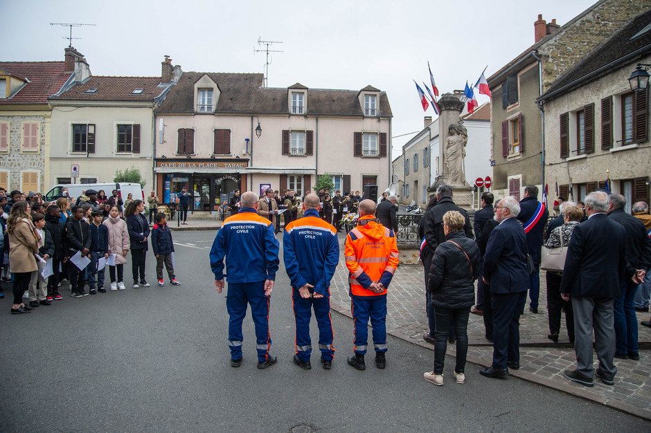 Cérémonie patriotique victoire 45 - voir en plus grand : (fenêtre modale)