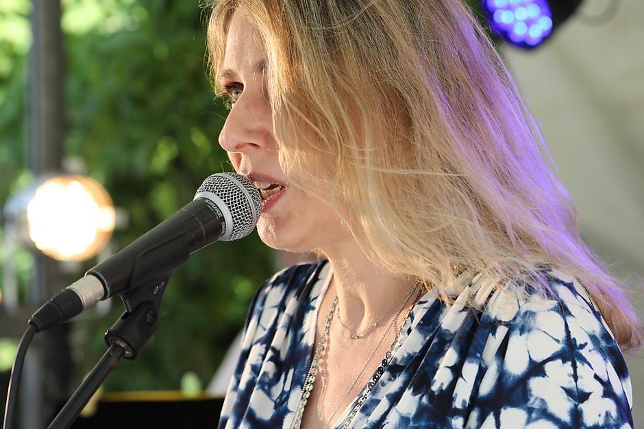 Spectacle de danse et musique jazz au parc Anne et Gérard Philipe, le 10 juillet - voir en plus grand : (fenêtre modale)