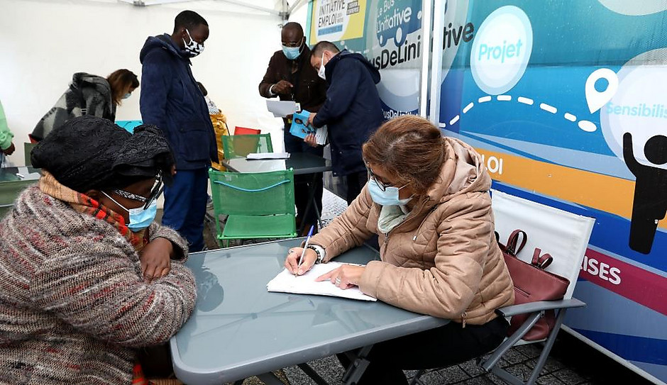 Bus initiative emploi dans le quartier Axe Majeur Horloge, le 5 octobre 2020 - voir en plus grand : (fenêtre modale)