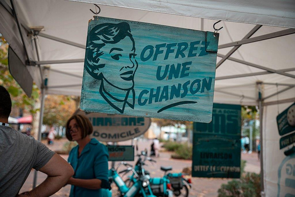 Cergy Soit ! Rendez-vous #3, Compagnie On Off sur la grand place du Général de Gaulle, 11 septembre - voir en plus grand : (fenêtre modale)