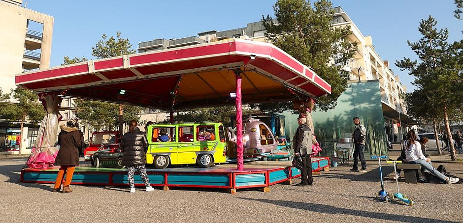 Manège "Arlequin" le 12 mars à la place du nautilus - voir en plus grand : (fenêtre modale)