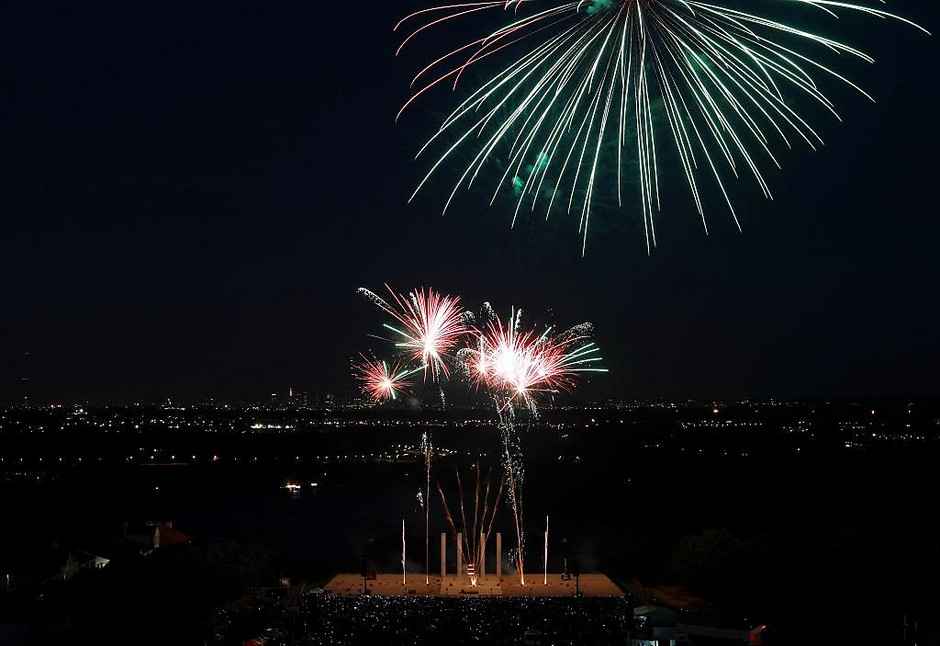 Feu d'artifice de Cergy en fête 2022, le 2 juillet  - voir en plus grand : (fenêtre modale)