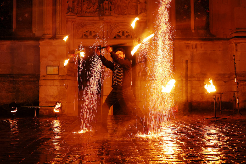 Faites des lumières : parade lumineuse, spectacle de feu et atelier de Noël au Village, 18 décembre - voir en plus grand : (fenêtre modale)