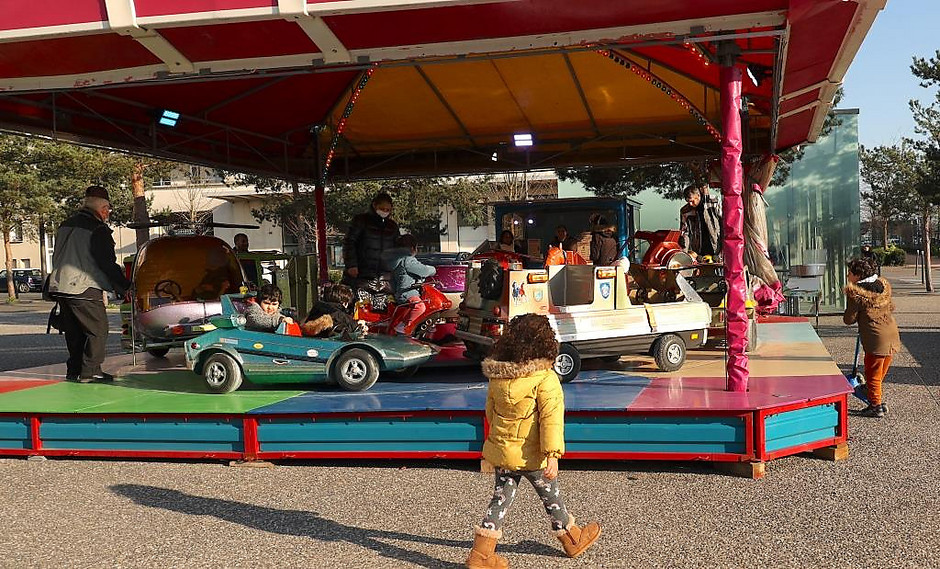 Manège "Arlequin" le 12 mars à la place du nautilus - voir en plus grand : (fenêtre modale)
