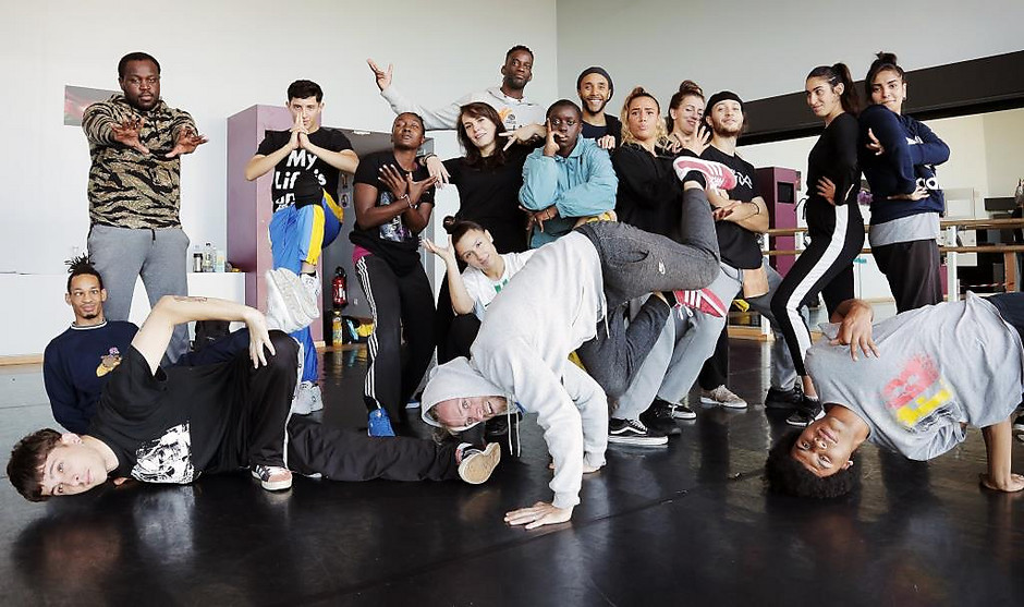 1ère promotion d'élèves de la formation "Professeur de danses hip-hop", dans la salle de danse du CFD à Visages du monde en octobre 2018 - voir en plus grand : (fenêtre modale)