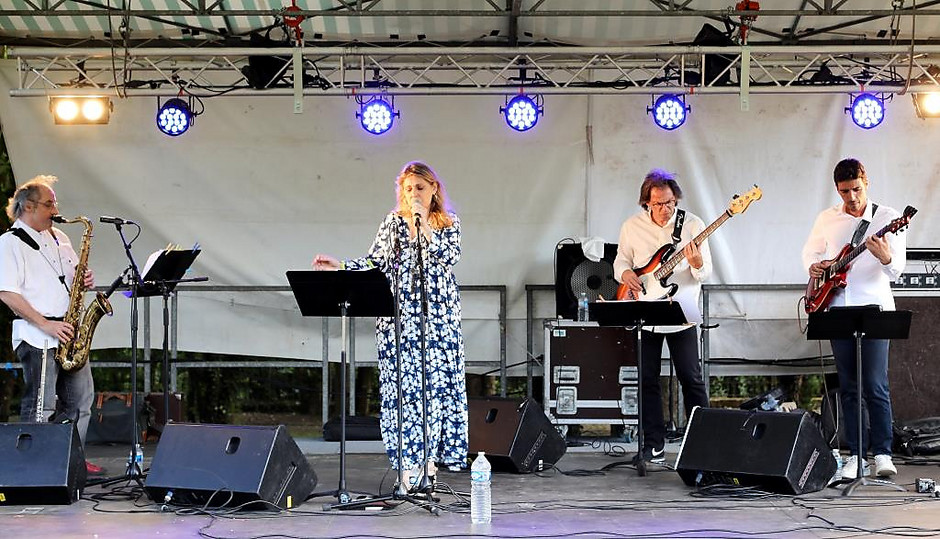 Spectacle de danse et musique jazz au parc Anne et Gérard Philipe, le 10 juillet - voir en plus grand : (fenêtre modale)