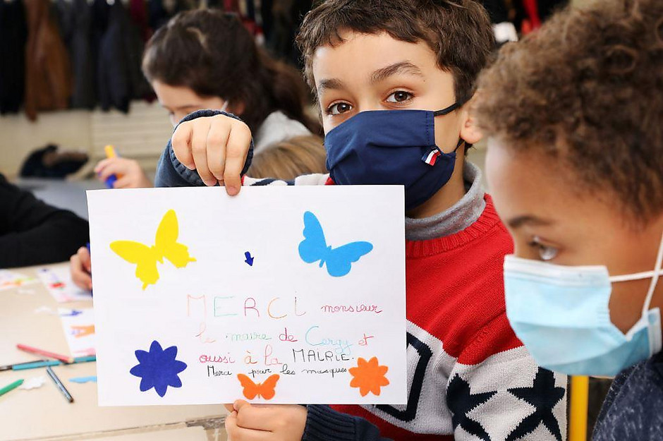 Distribution de masques à l'école chemin Dupuis, novembre 2020 - voir en plus grand : (fenêtre modale)
