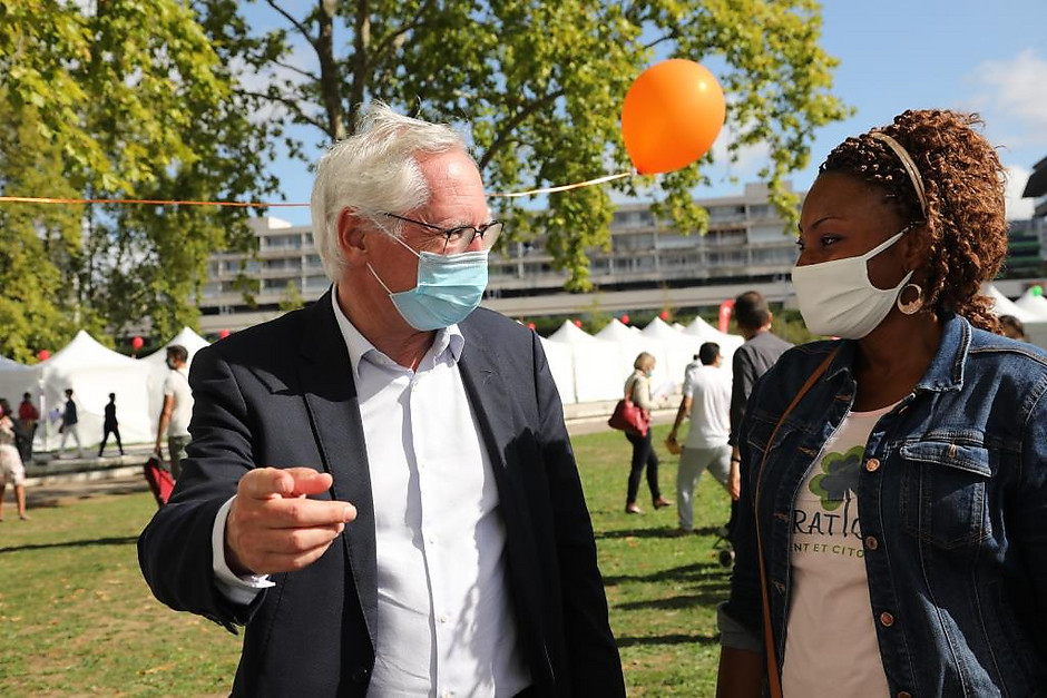 Journée des association au parc François Mitterrand avec le maire Jean-Paul Jeandon, septembre - voir en plus grand : (fenêtre modale)