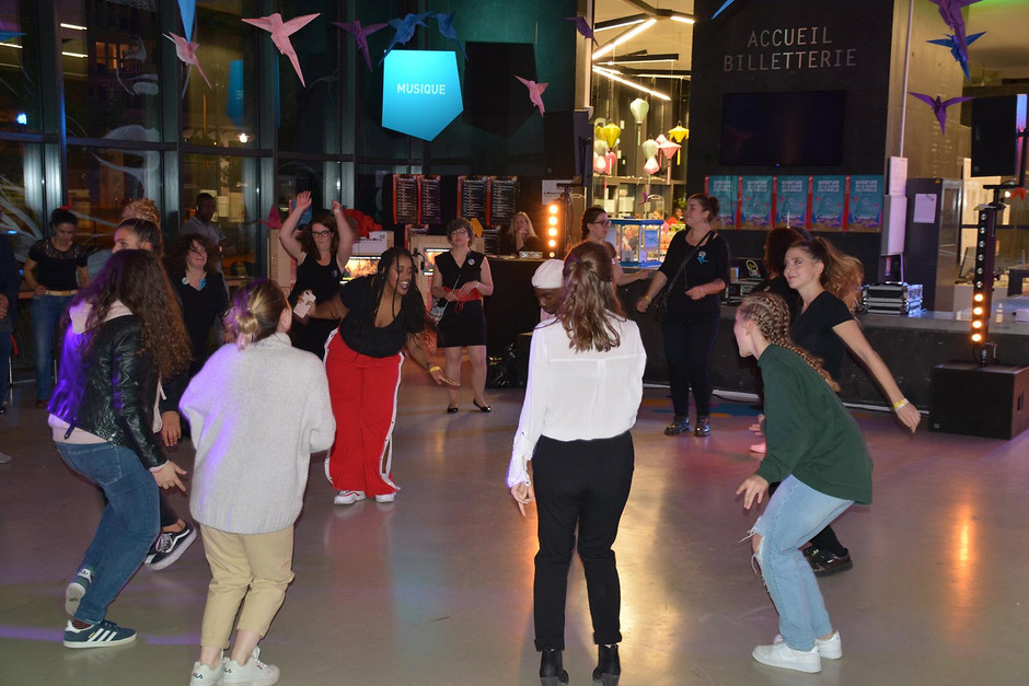 Show du CFD lors de la soirée de lancement de la saison culturelle de Cergy, à Visages du monde - Octobre 2018 - voir en plus grand : (fenêtre modale)