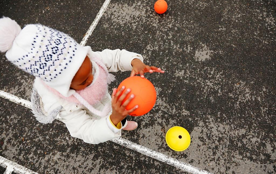 Semaine olympique et paralympique, handball au groupe scolaire des Genottes, du 1er au 5 février 2021 - voir en plus grand : (fenêtre modale)