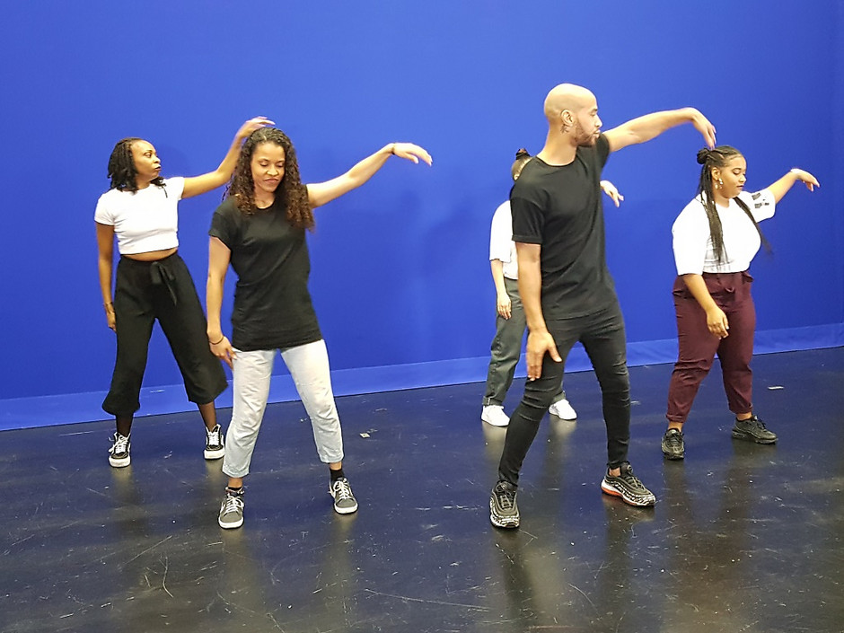 Tournage du tutoriel de la danse des 50 ans de Cergy avec Gator et ses élèves du CFD, à Visages du monde en février 2019 - voir en plus grand : (fenêtre modale)