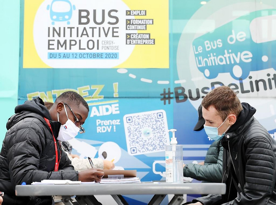 Bus initiative emploi dans le quartier des Hauts-de-Cergy, le 12 octobre 2020 - voir en plus grand : (fenêtre modale)