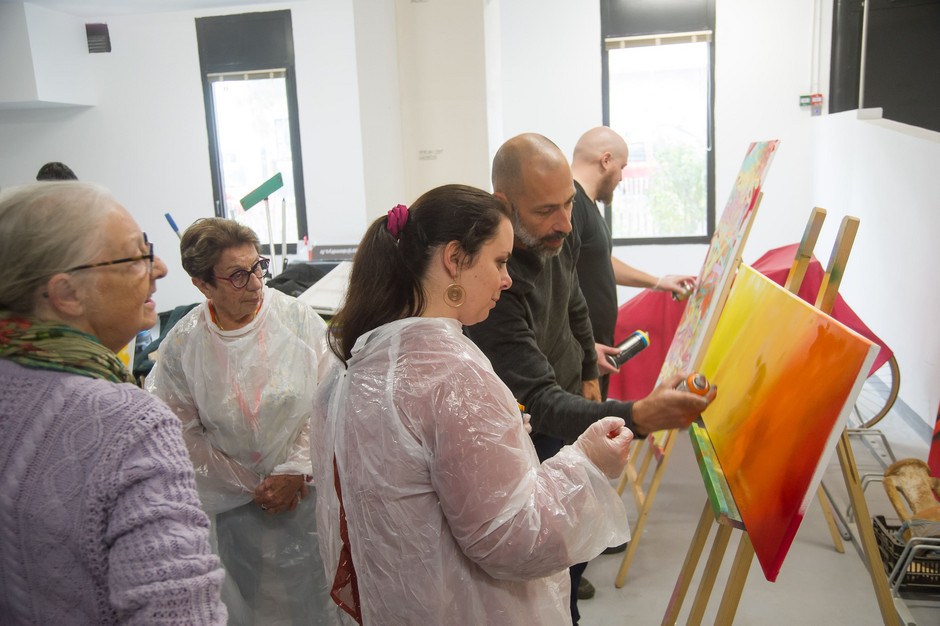 Atelier d'initiation au graffiti pour les seniors à la résidence Domitys, 17 novembre - voir en plus grand : (fenêtre modale)