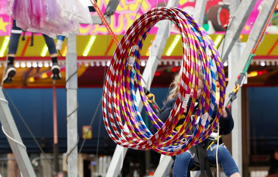 Fêtes foraines dans les quartiers Horloge et Hauts-de-Cergy, 12 décembre - voir en plus grand : (fenêtre modale)