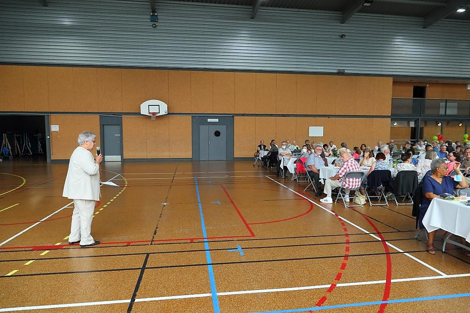 Thé dansant des seniors, le 7 juillet au gymnase des Grès - voir en plus grand : (fenêtre modale)