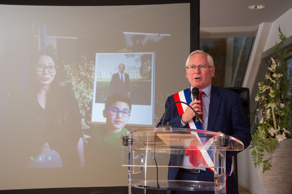 Cérémonie des nouveaux naturalisés à l'hôtel de ville - voir en plus grand : (fenêtre modale)