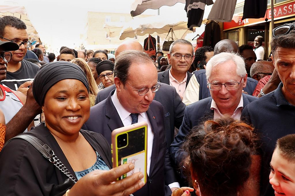 Le maire et François Hollande, le 17 juin dernier, à Cergy - voir en plus grand : (fenêtre modale)