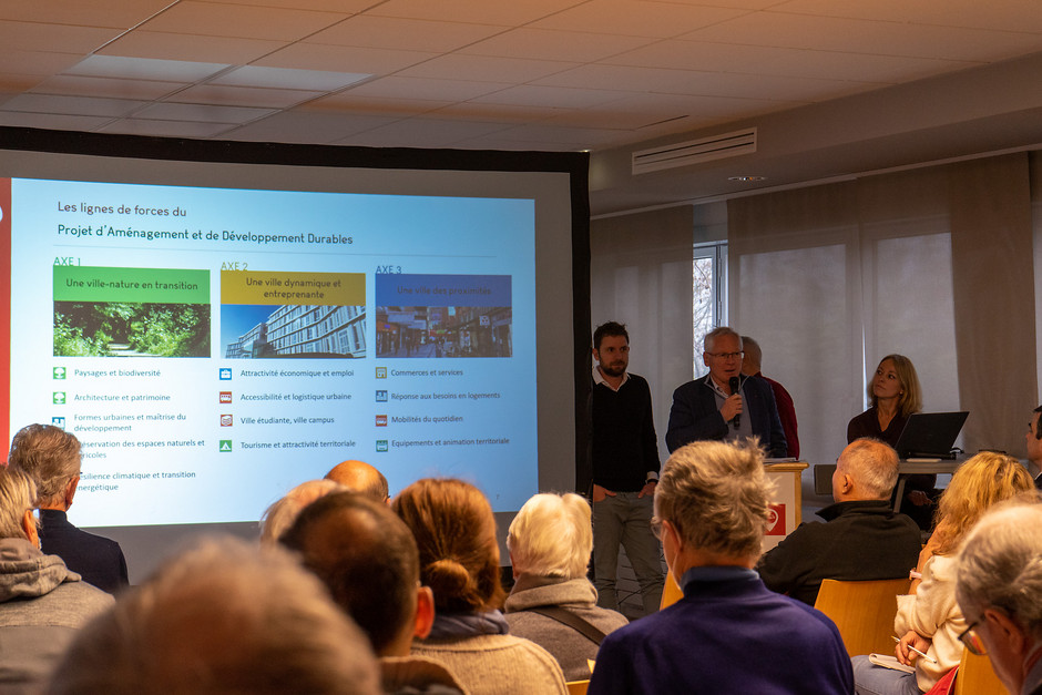 Réunion pour le Plan Local d'Urbanisme, 10 décembre - voir en plus grand : (fenêtre modale)