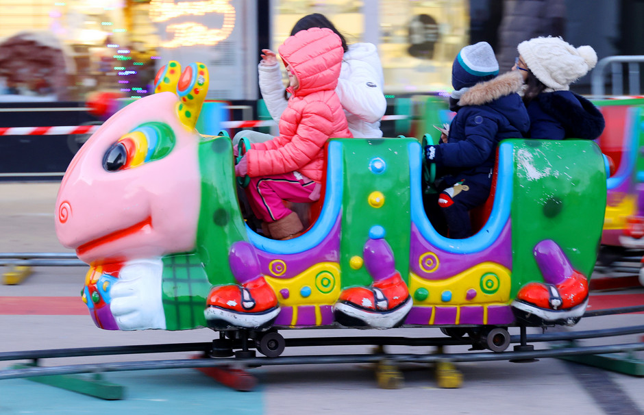 Place à la fête et au marché de Noël sur la place des Touleuses, 17 décembre - voir en plus grand : (fenêtre modale)
