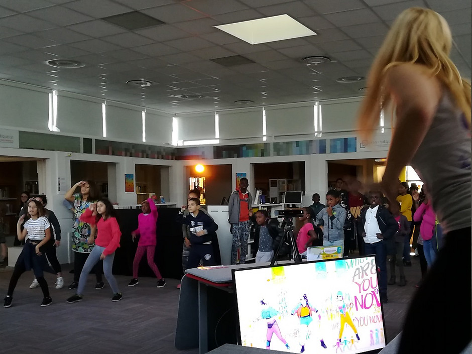 Just Dance avec Dina, la championne de France et vice-championne du monde - médiathèque L'Horloge - voir en plus grand : (fenêtre modale)