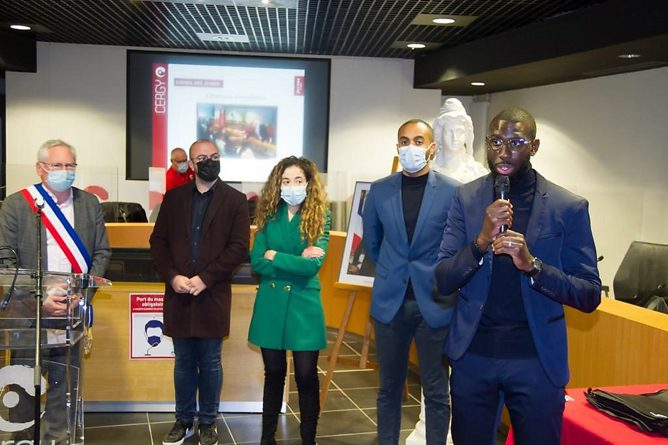 Cérémonie d'intronisation du Conseil des jeunes, le 24 novembre à l'hôtel de ville - voir en plus grand : (fenêtre modale)