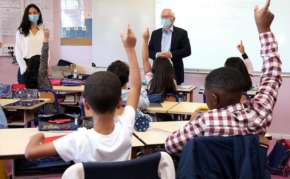 Rentrée scolaire au Chat Perché avec le maire Jean-Paul Jeandon, septembre 2020 - voir en plus grand : (fenêtre modale)