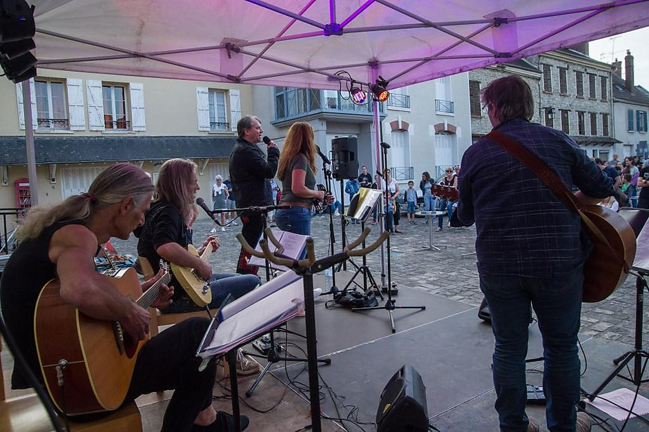 Fête de la musique au Village le 21 juin - voir en plus grand : (fenêtre modale)