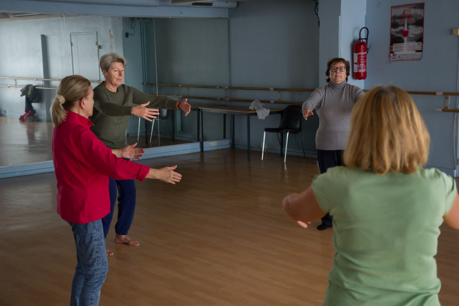 Gymnastique QI Qong au centre de loisirs du bois de Cergy, 5 octobre - voir en plus grand : (fenêtre modale)