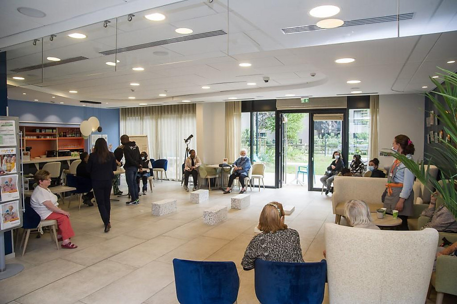 Simulation vieillissement avec le Conseil des jeunes, le 25 mai à la résidence seniors DOMITYS - voir en plus grand : (fenêtre modale)