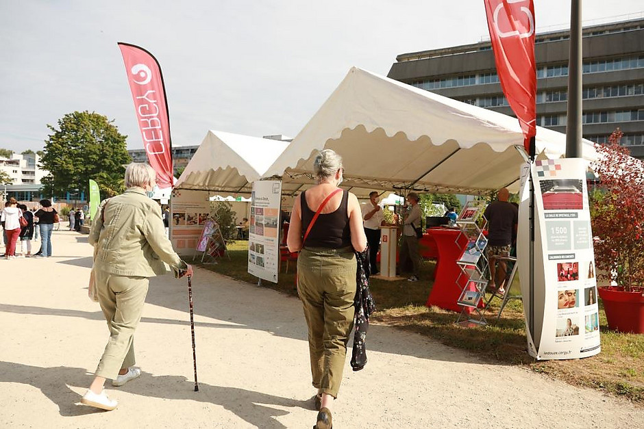 Journée des associations dans le parc François Mitterrand (Grand Centre), 4 septembre - voir en plus grand : (fenêtre modale)