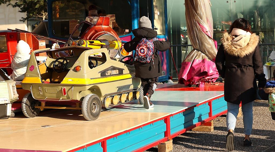 Manège "Arlequin" le 12 mars à la place du nautilus - voir en plus grand : (fenêtre modale)