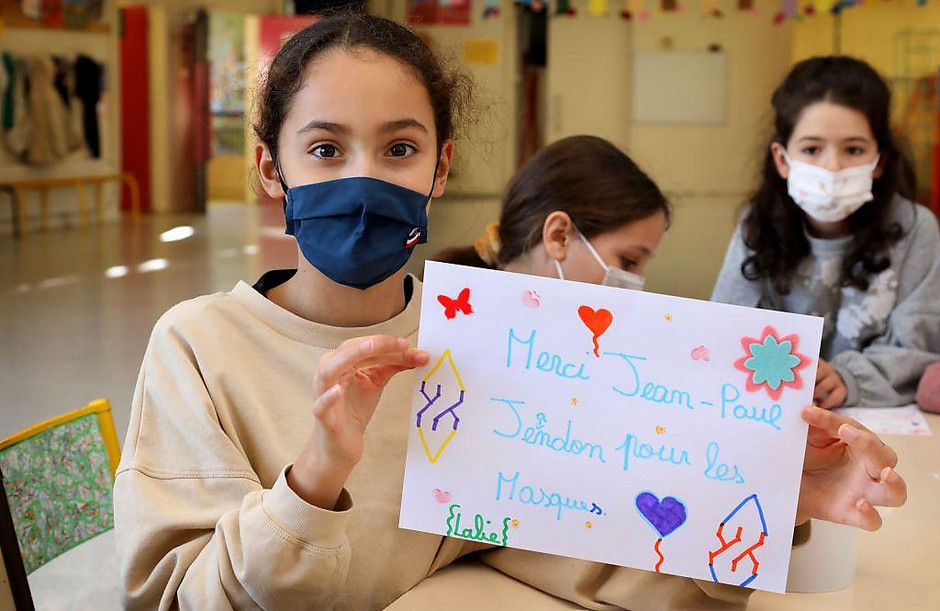 Distribution de masques à l'école chemin Dupuis, novembre 2020 - voir en plus grand : (fenêtre modale)
