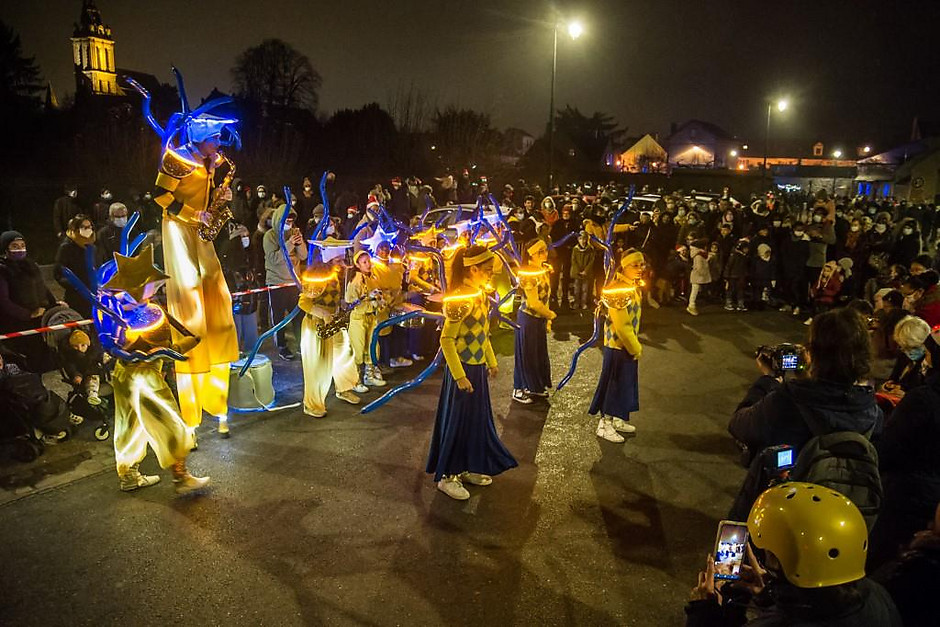 Fêtes des lumières le 19 décembre 2021, à la MJC du Village - voir en plus grand : (fenêtre modale)