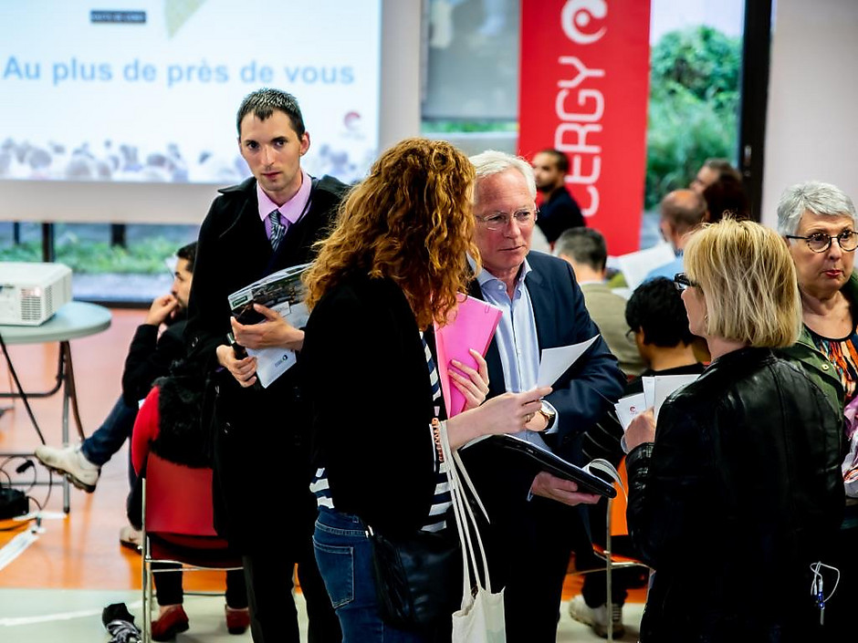 Réunion publique des Hauts-de-Cergy du mercredi 5 juin, à Visages du Monde. - voir en plus grand : (fenêtre modale)