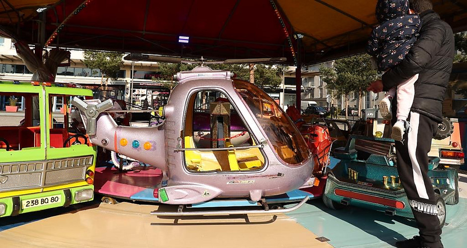 Manège "Arlequin" le 12 mars à la place du nautilus - voir en plus grand : (fenêtre modale)