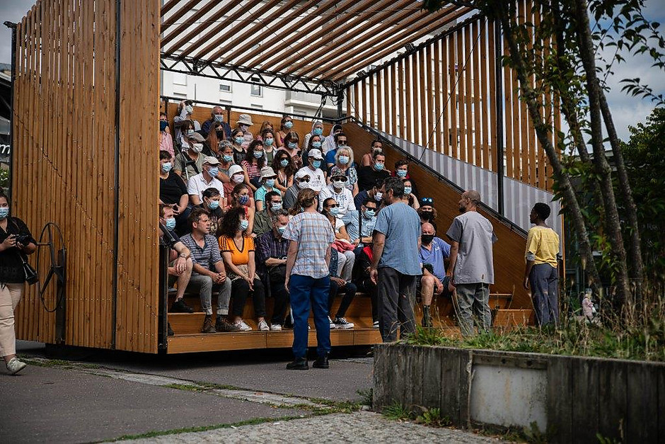 Cergy Soit ! Rendez-vous #3, Ktha Compagnie sur la place des 3 gares, 11 septembre - voir en plus grand : (fenêtre modale)