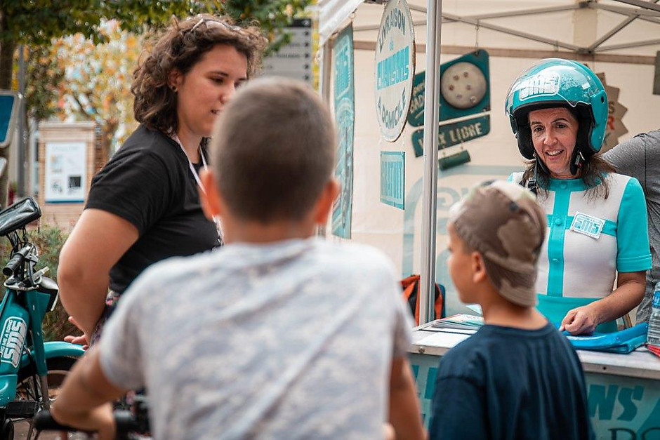 Cergy Soit ! Rendez-vous #3, Compagnie On Off sur la grand place du Général de Gaulle, 11 septembre - voir en plus grand : (fenêtre modale)