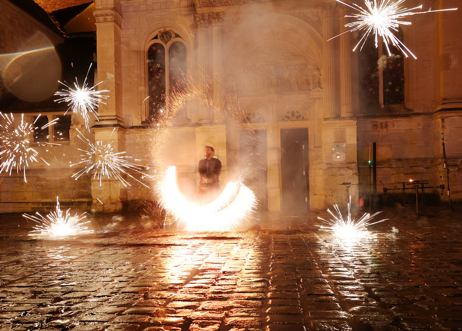 Faites des lumières : parade lumineuse, spectacle de feu et atelier de Noël au Village, 18 décembre - voir en plus grand : (fenêtre modale)