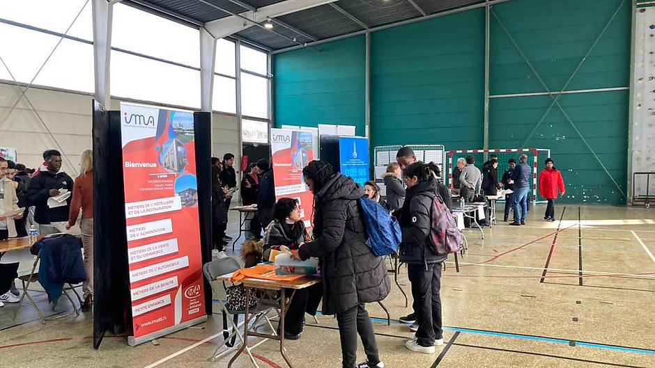 Forum des métiers et des formations inter-collèges, le 7 et le 9 février, gymnase des Chênes - voir en plus grand : (fenêtre modale)