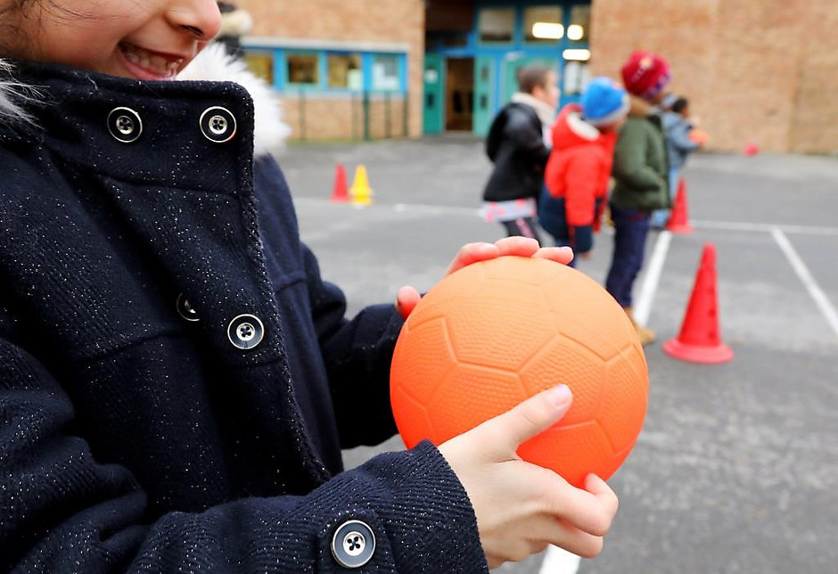 Semaine olympique et paralympique, handball au groupe scolaire des Genottes, du 1er au 5 février 2021 - voir en plus grand : (fenêtre modale)