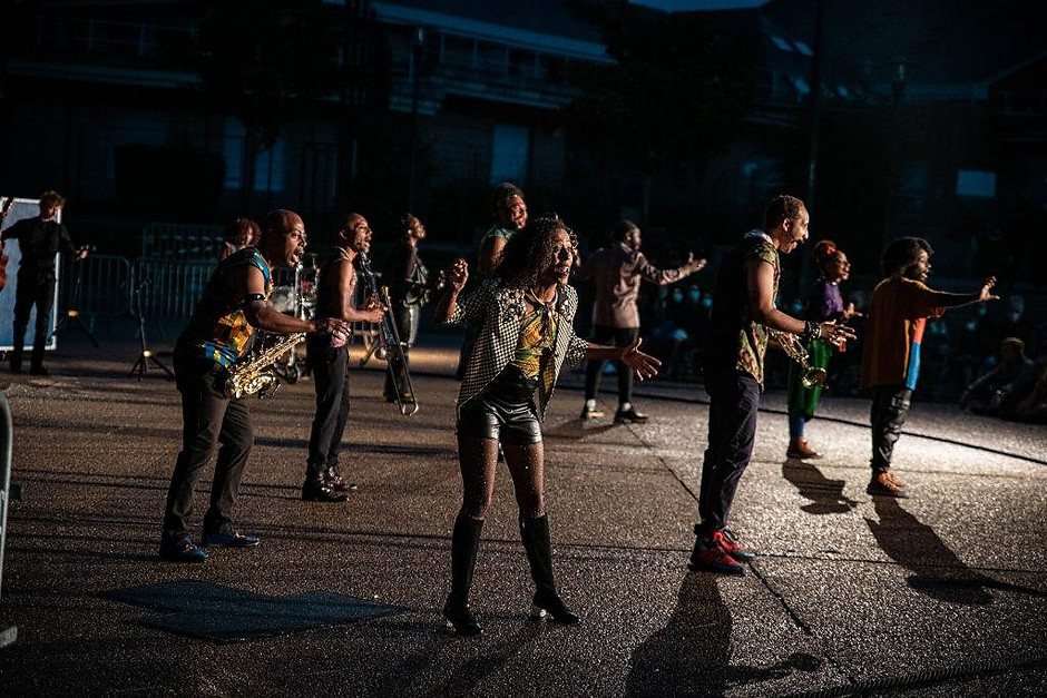 Cergy Soit ! Rendez-vous #2, Compagnie Oposito sur la place Olympe-de-Gouges, 4 septembre - voir en plus grand : (fenêtre modale)