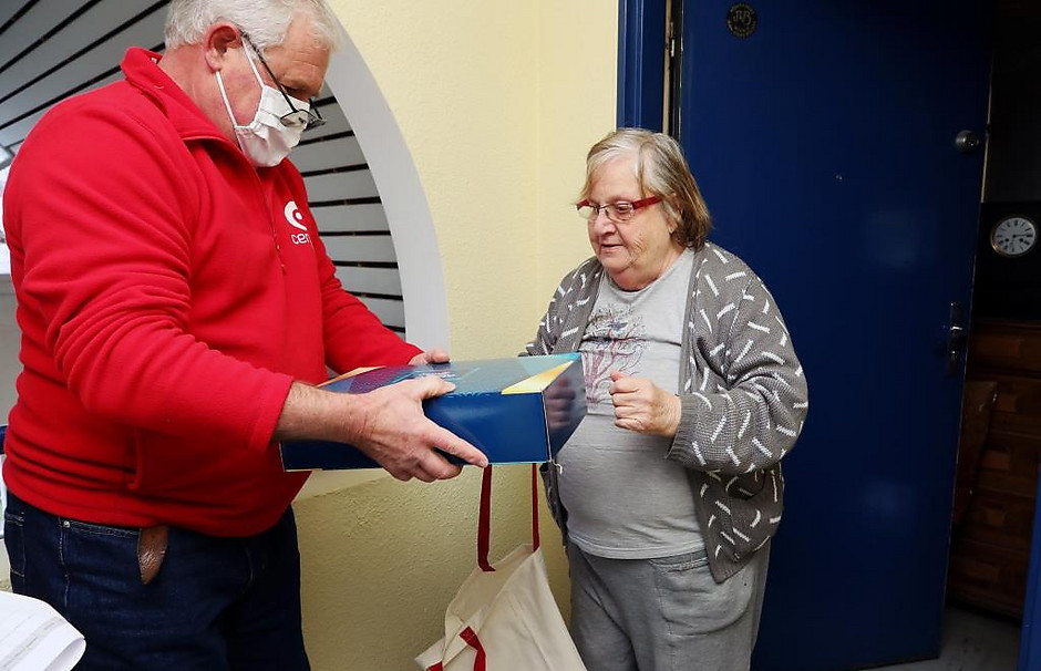 Distribution des colis de Noël aux seniors, 7 décembre 2020 - voir en plus grand : (fenêtre modale)