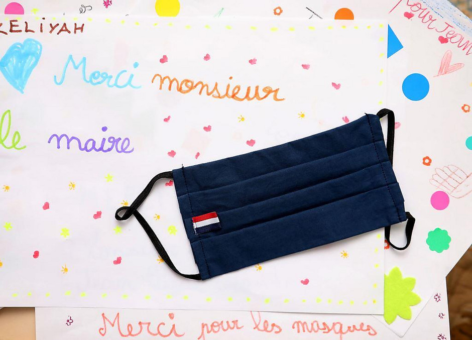 Distribution de masques à l'école chemin Dupuis, novembre 2020 - voir en plus grand : (fenêtre modale)