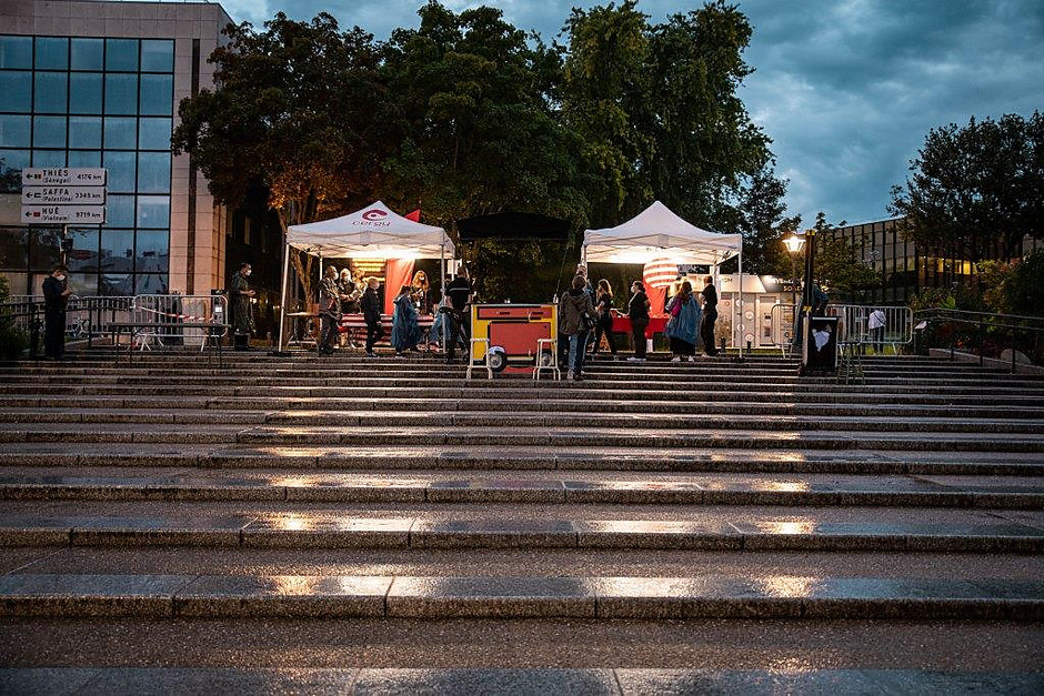Cergy Soit ! Rendez-vous #2, Compagnie Oposito sur la place Olympe-de-Gouges, 4 septembre - voir en plus grand : (fenêtre modale)