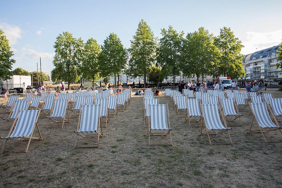 Séance de cinéma plein air au square de la Vénus des Loups, le mardi 28 juillet - voir en plus grand : (fenêtre modale)